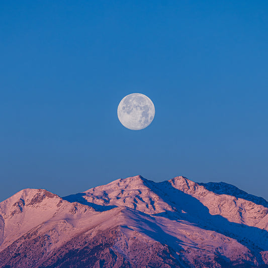 Full Cold Moon Over Bey Mountains PC Wallpaper