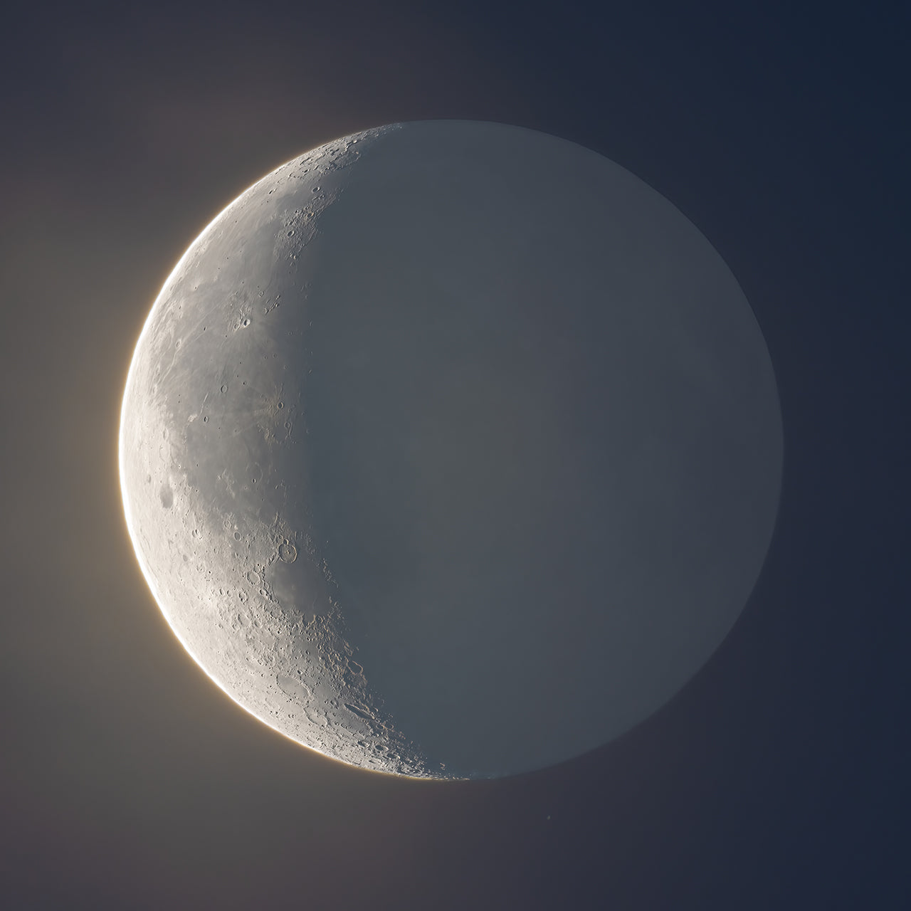 Waning Crescent Moon at Dawn (March 17th 2023) PC Wallpaper